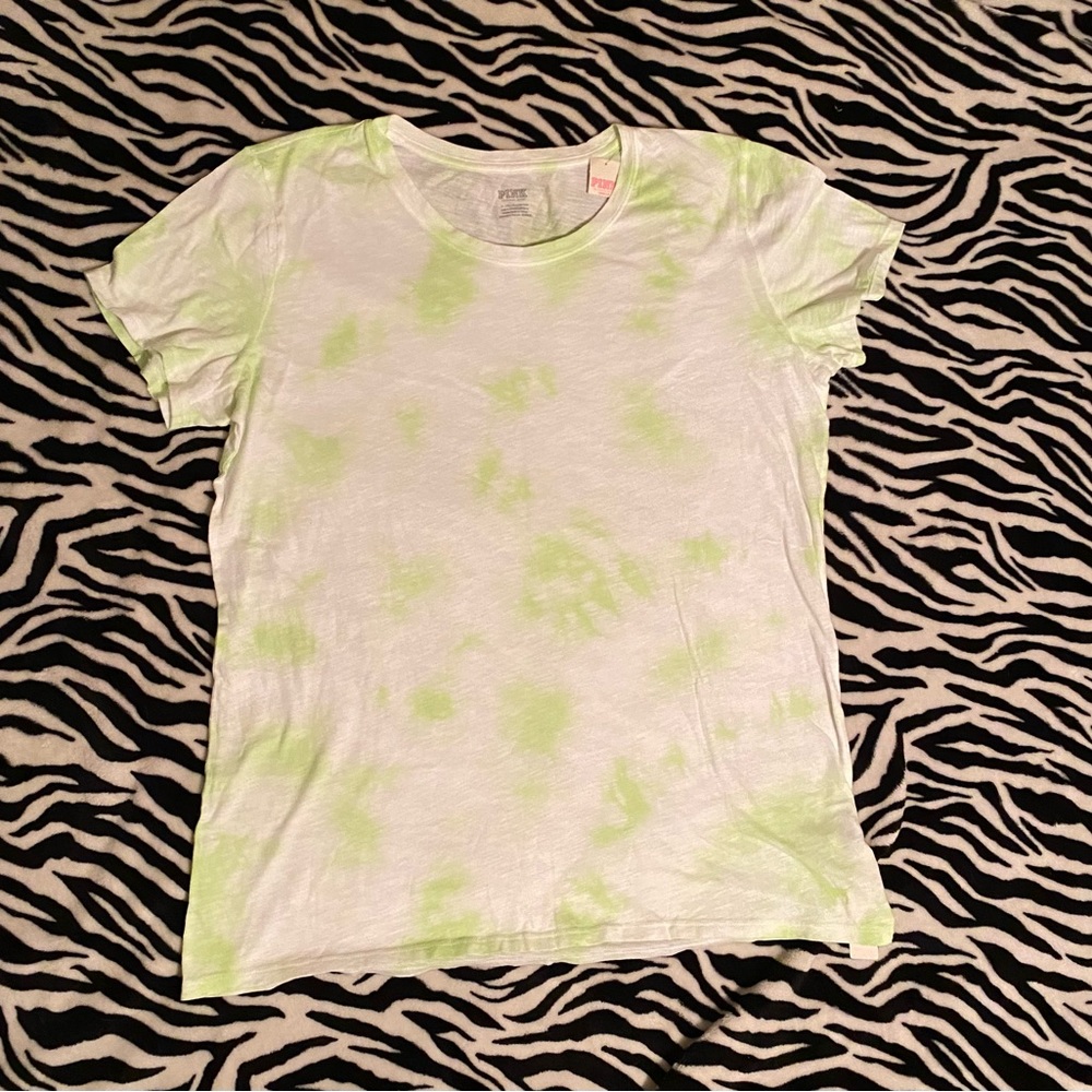 VS Pink light, green tie-dyed tee size XL